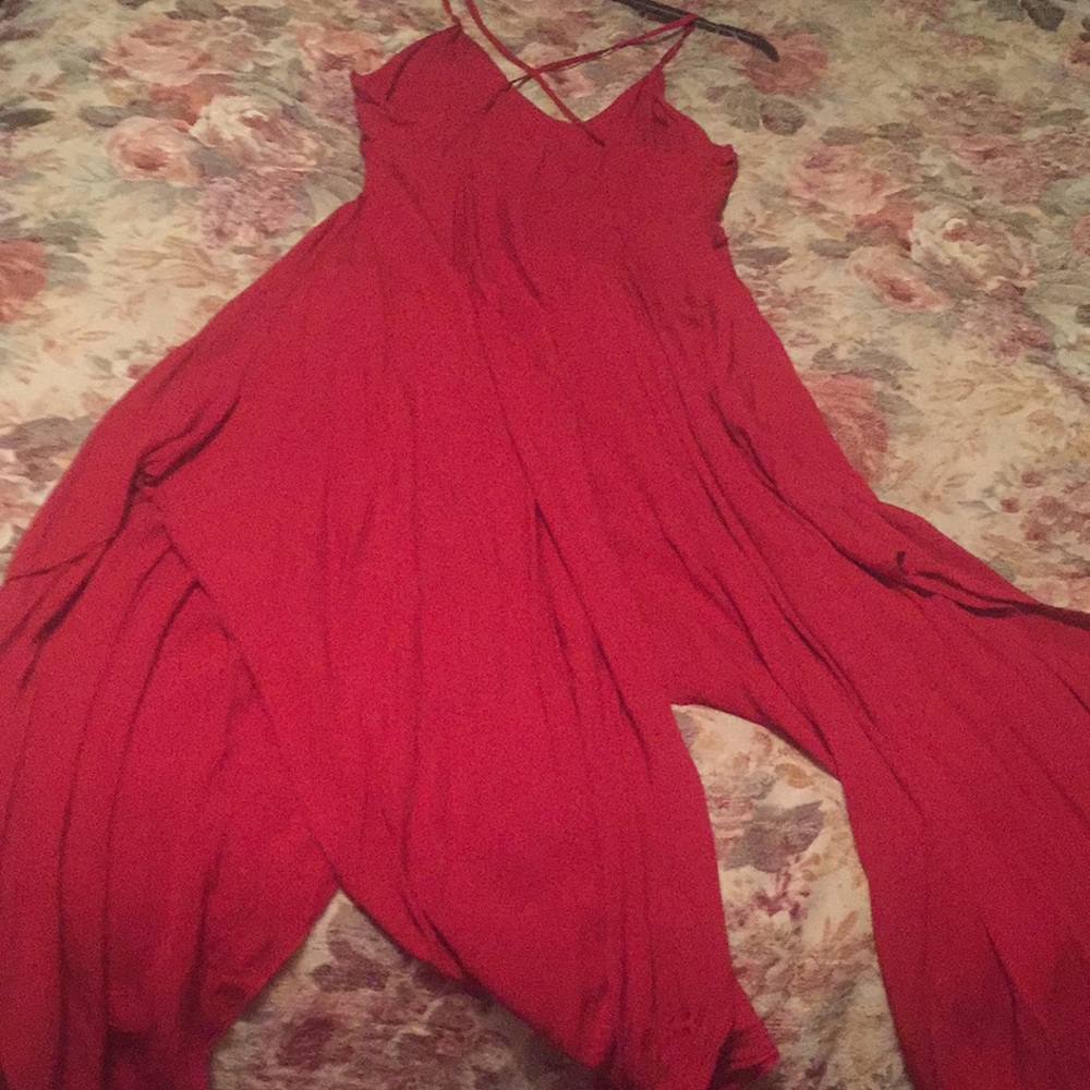 Red simetrical hem - Picture 3 of 4